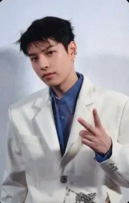Seungmin · GIANT