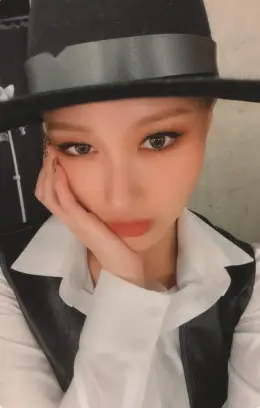 Siyeon · Dystopia : Road to Utopia