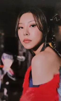 Wheein · MIC ON