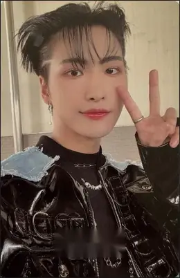 Seonghwa · THE WORLD EP.1 : MOVEMENT
