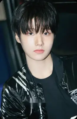 Lee HwanHee · yesweare