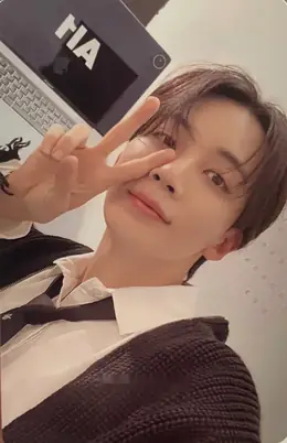 Jeonghan · 17 IS RIGHT HERE