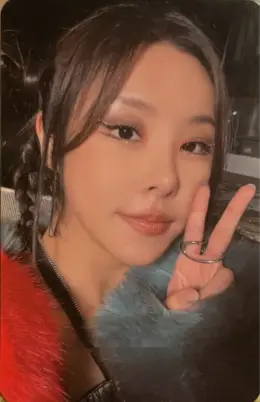 Wheein · MIC ON