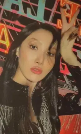 Hwasa · MIC ON