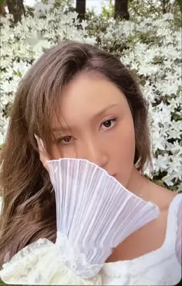 Hwasa · WAW
