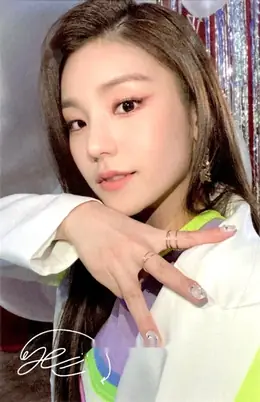 Yeji · IT’z ME