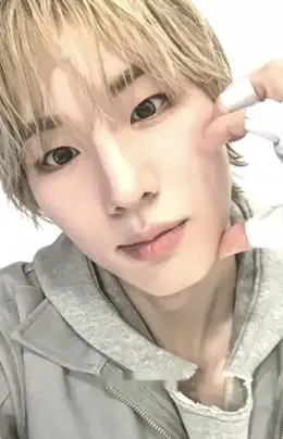 Yoonsung · Stunning