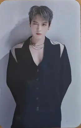 Hwichan · Love Me Like