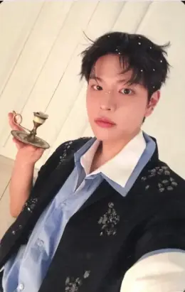 Seungmin · Hollow