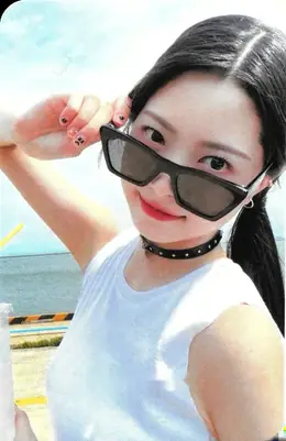 Hong Eunchae · ANTIFRAGILE