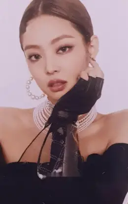 Jennie · SQUARE UP