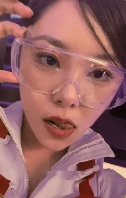 Wheein · MIC ON