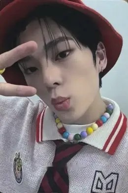 Kim Junmin · Cut-Out