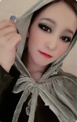 Miku · Alice In Wonderland