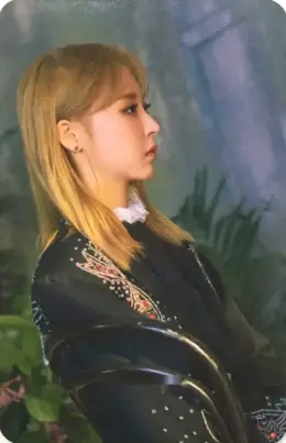 Moonbyul · RED MOON