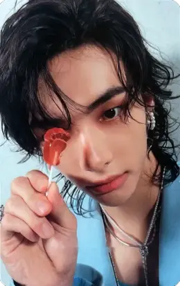 Hyunjin · GIANT