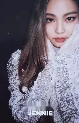 Jennie · SQUARE UP