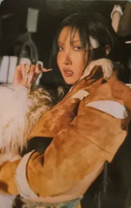 Hwasa · MIC ON