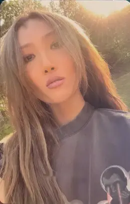 Hwasa · WAW