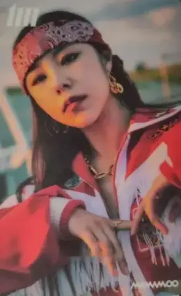Wheein · MIC ON
