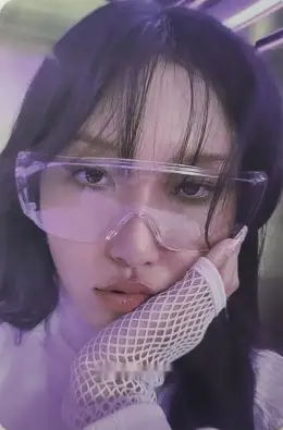 Hwasa · MIC ON