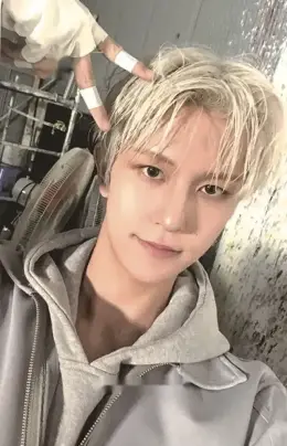 Kyungmin · Stunning