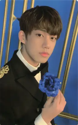 Lee Junyoung · The:IZ