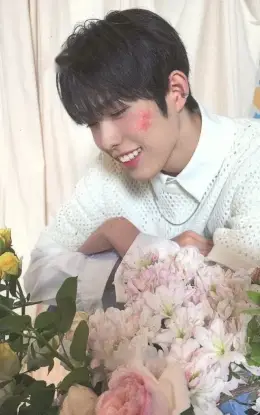 Hyui · Ride the Vibe (Japanese ver.) / Keep on Moving
