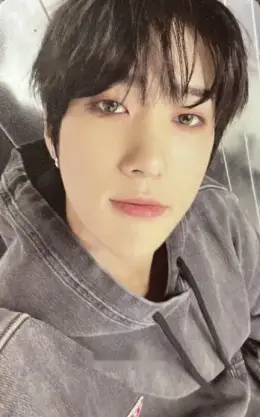 Jongwoo · Moment