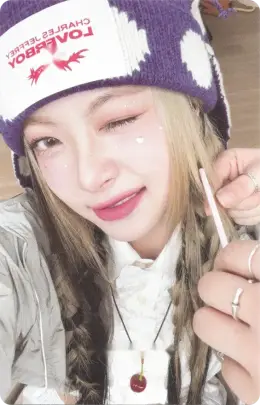Hong Eunchae · EASY