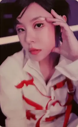Wheein · MIC ON