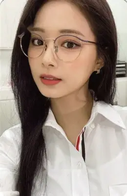 Tzuyu · Formula of Love: O+T=<3