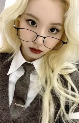 Chaeyoung · Formula of Love: O+T=<3