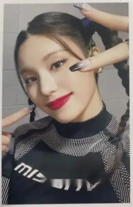 Yeji · Voltage